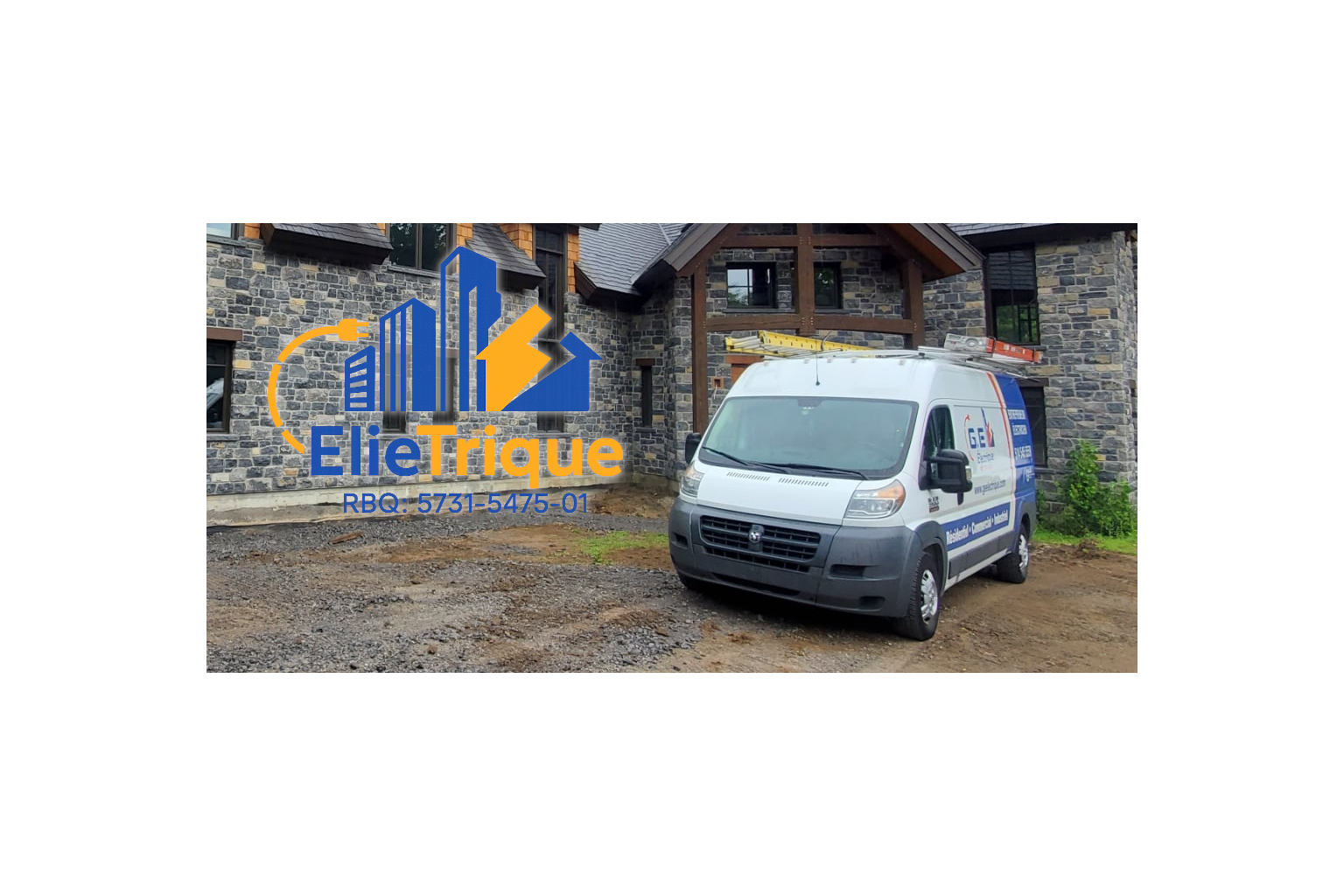 Électricien professionnel au travail